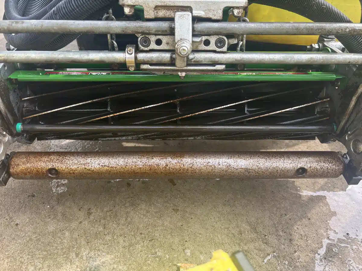 Gallery image 2 for 2020 John Deere 2700 Mower - Golf Green