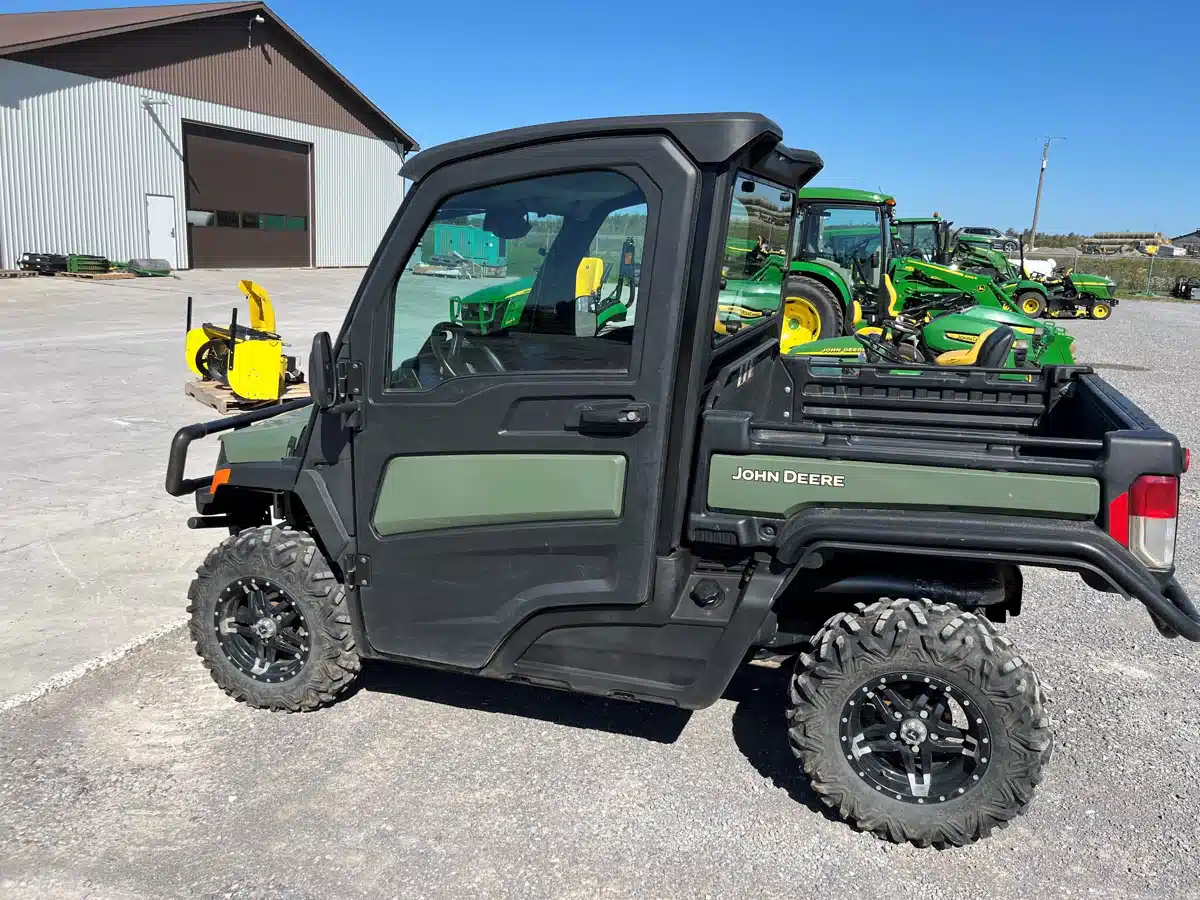 Gallery image 2 for Used 2023 John Deere XUV 835M Utility Vehicle