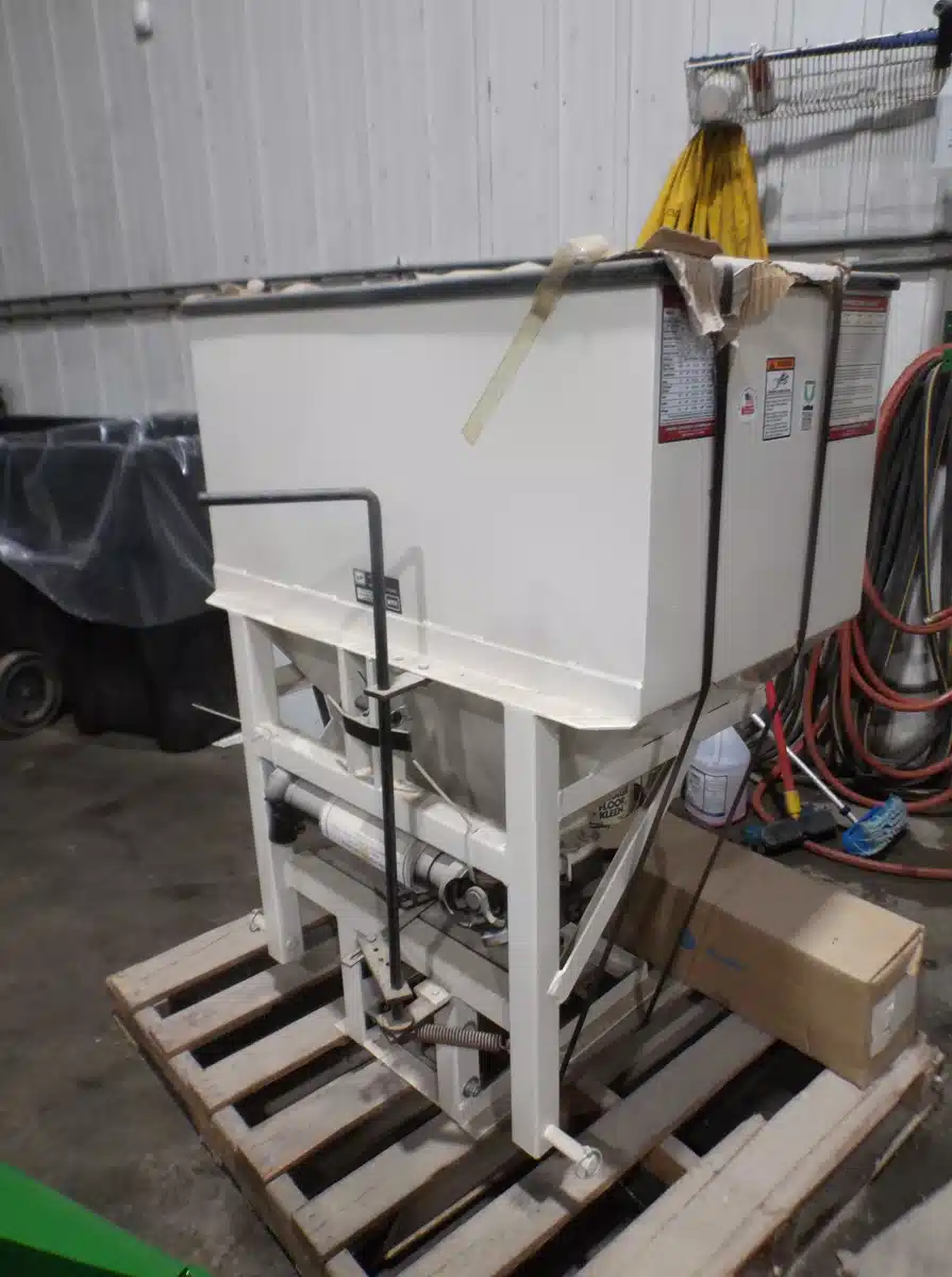 Gallery image 2 for Used Herd 750 Tractor