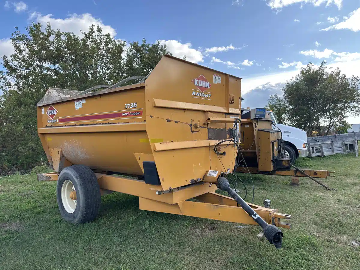 Used Kuhn Knight 3136 TMR Mixer