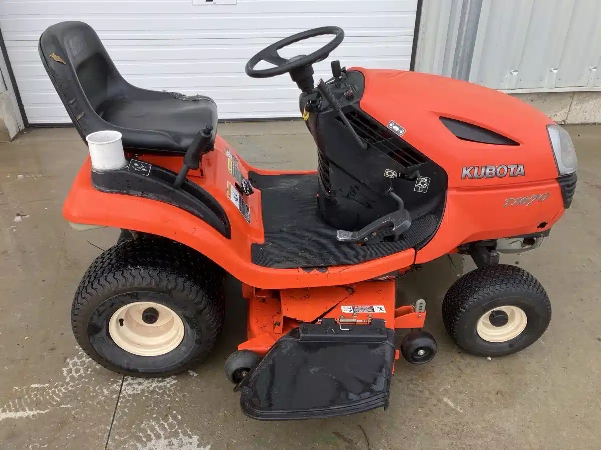 Gallery image 2 for 2006 Kubota T1670 Lawn Tractor