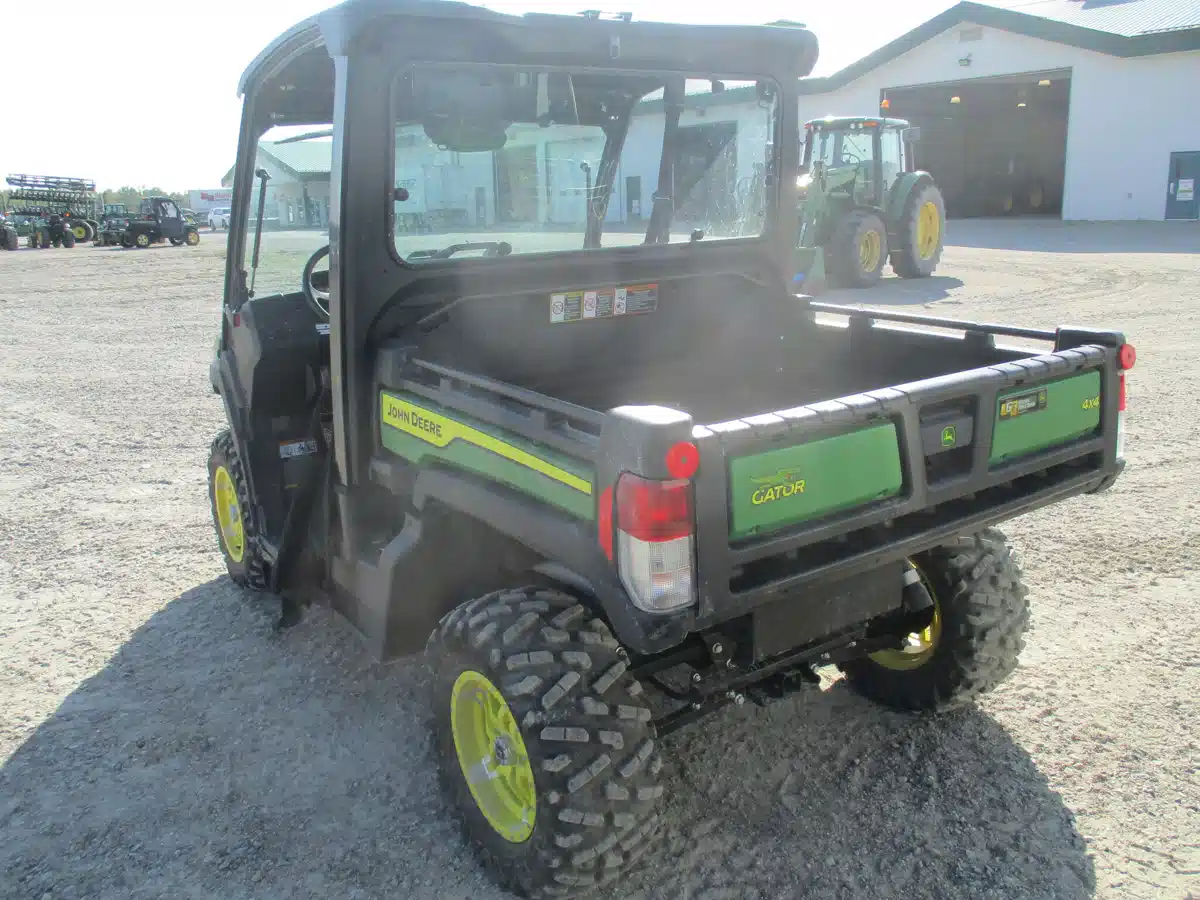 Gallery image 2 for 2023 John Deere XUV 835M Utility Vehicle