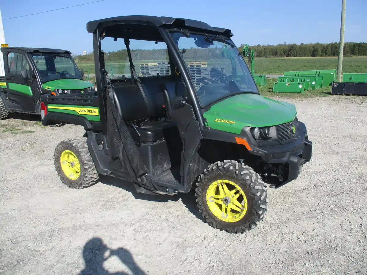 Gallery image 1 for 2023 John Deere XUV 835M Utility Vehicle