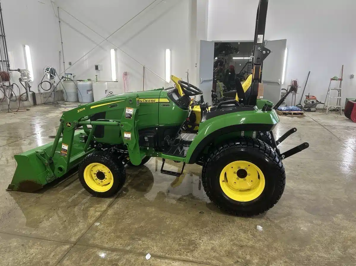 Gallery image 2 for 2019 John Deere 2032R Tractor