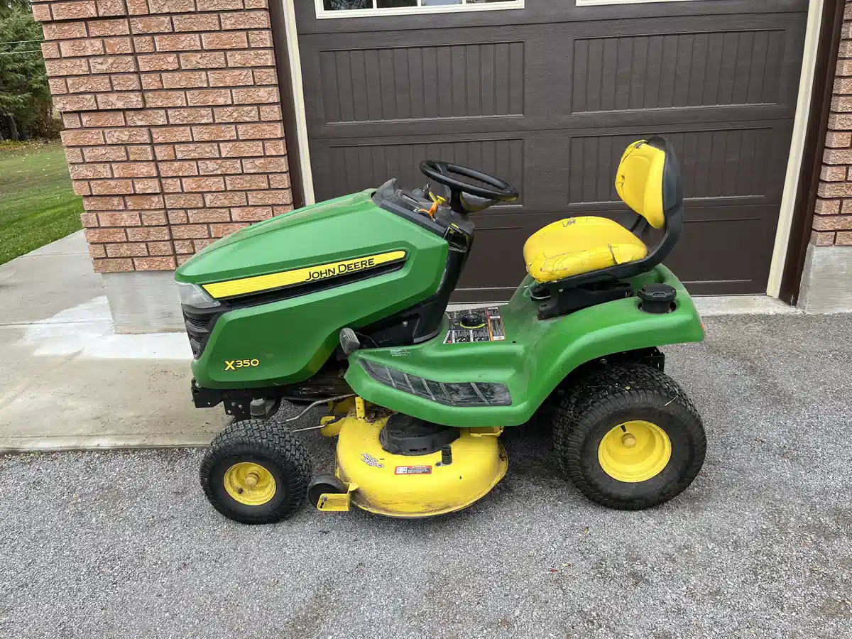 Gallery image 1 for 2017 John Deere X350 Lawn Tractor