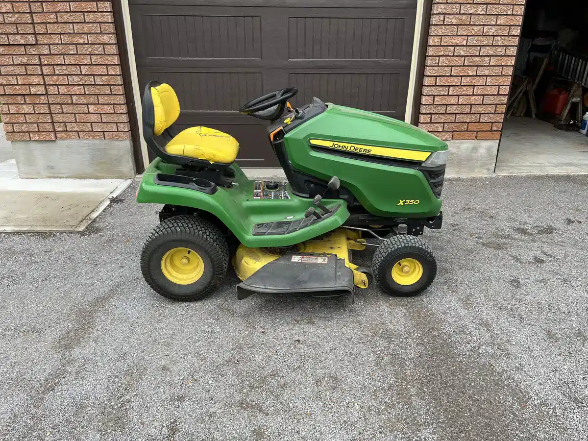 Gallery image 2 for 2017 John Deere X350 Lawn Tractor