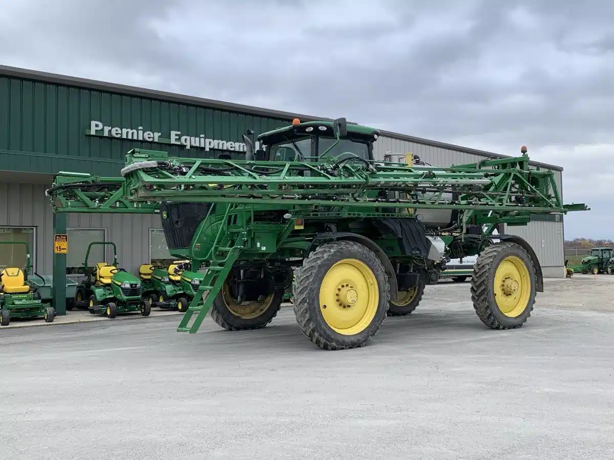 Gallery image 2 for Used 2017 John Deere R4038 Sprayer - Self Propelled