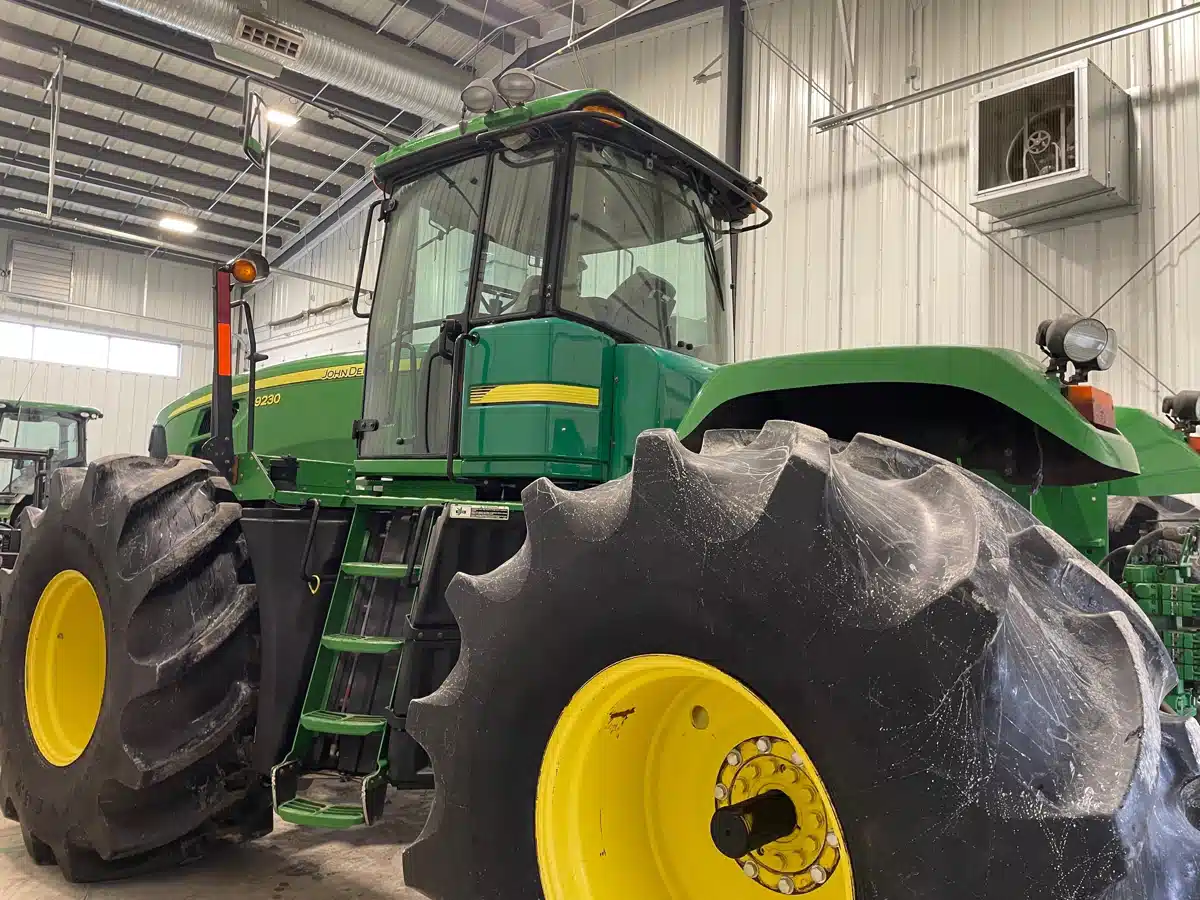 Gallery image 2 for Used 2010 John Deere 9230 Tractor