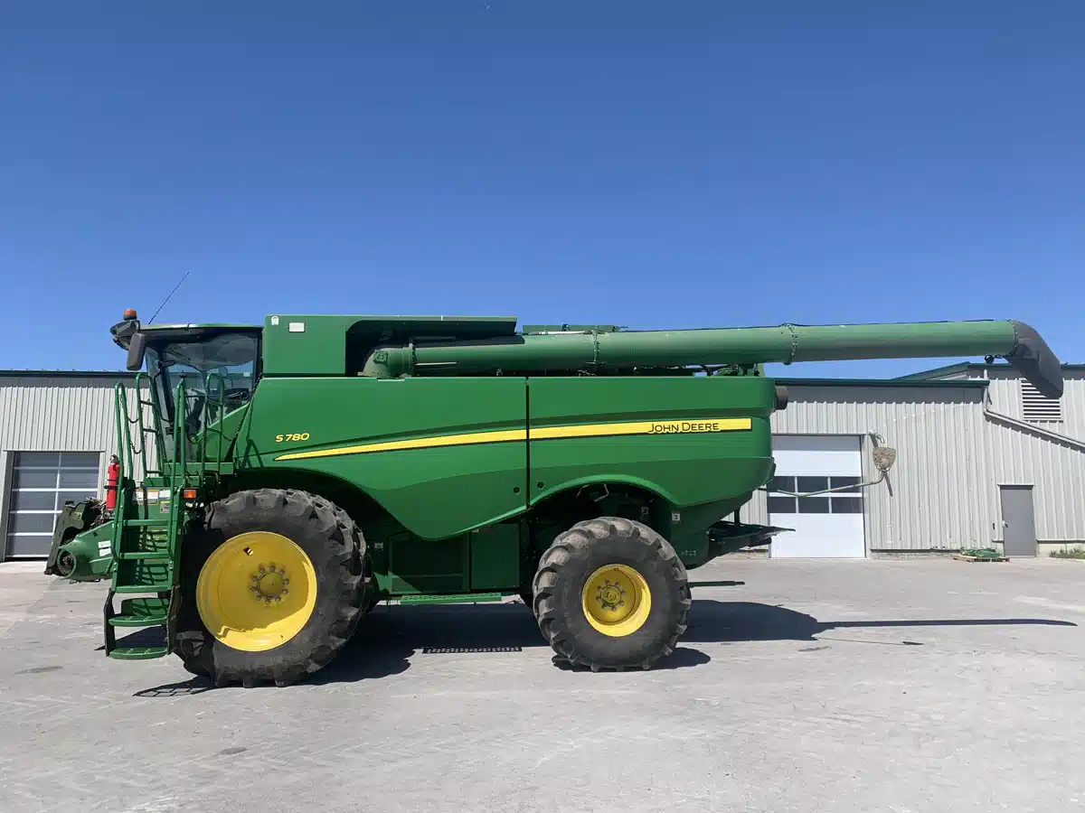 Gallery image 1 for 2018 John Deere S780 Combine