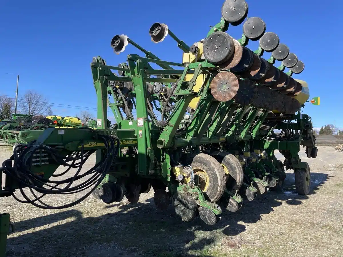 Gallery image 1 for 2008 John Deere 1790 Planter