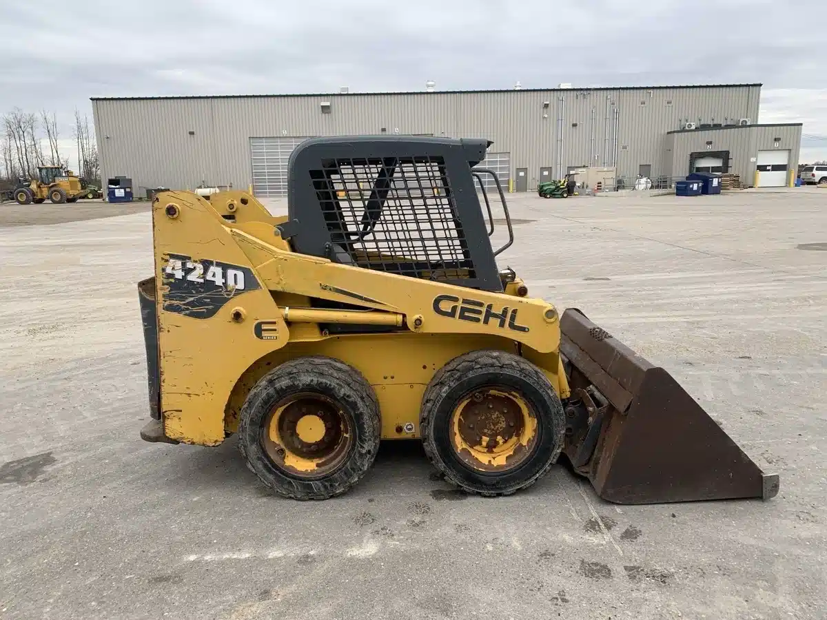 Gallery image 2 for Used 2006 Gehl 4240E Skid Steer