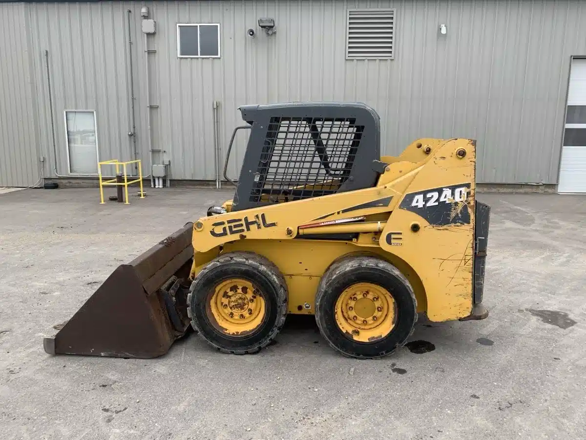 Gallery image 1 for Used 2006 Gehl 4240E Skid Steer
