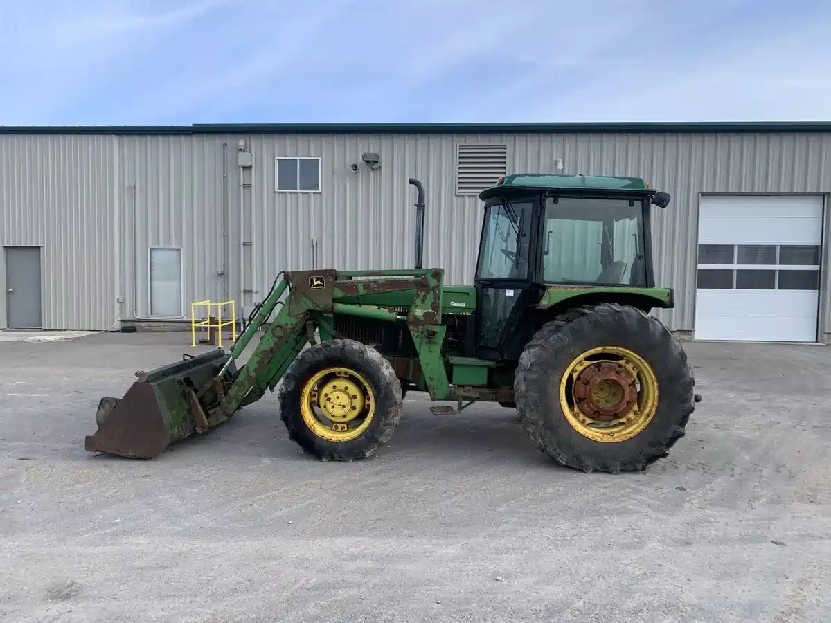 Gallery image 2 for Used 1991 John Deere 2555 Tractor