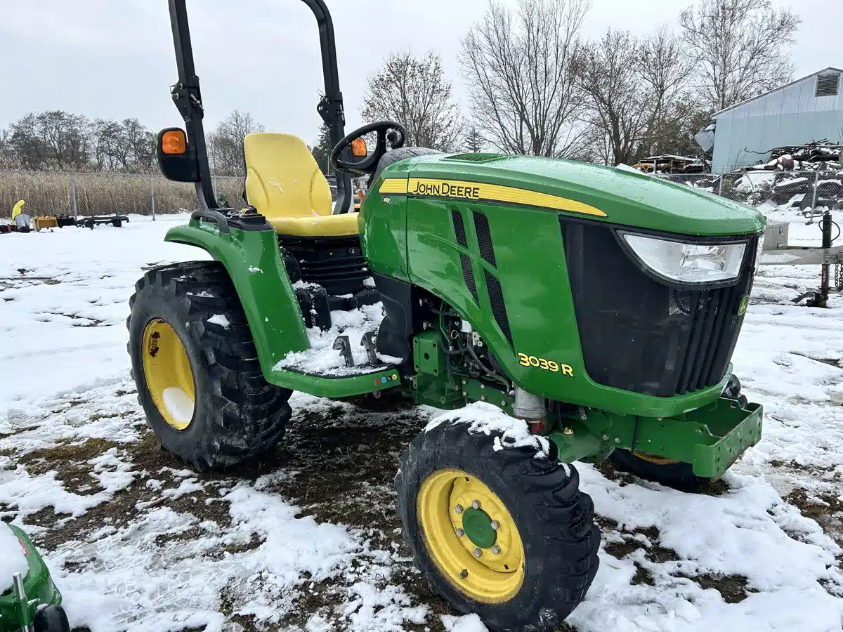 Gallery image 2 for Used 2015 John Deere 3039R Tractor