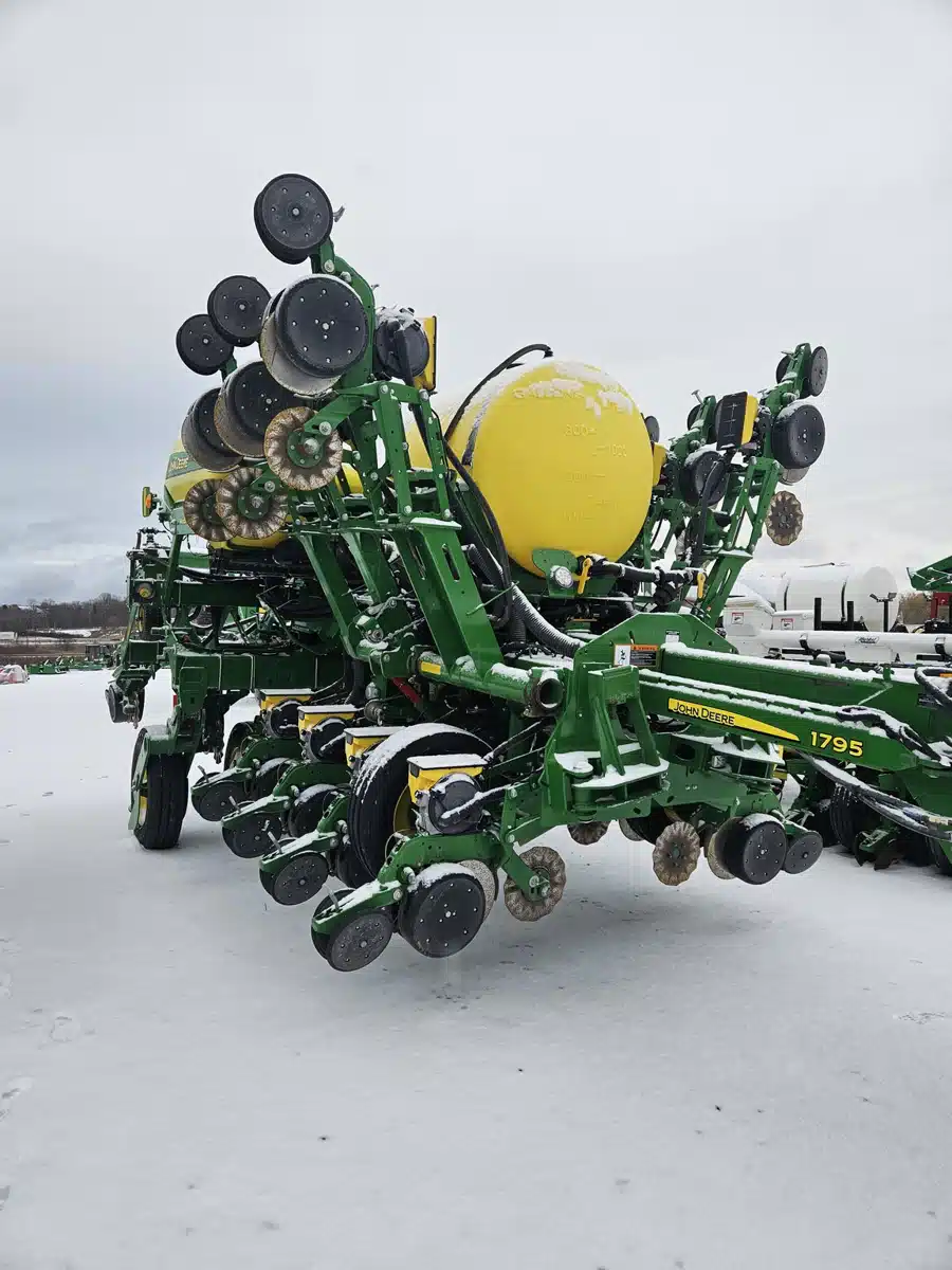 Gallery image 2 for 2020 John Deere 1795 Planter