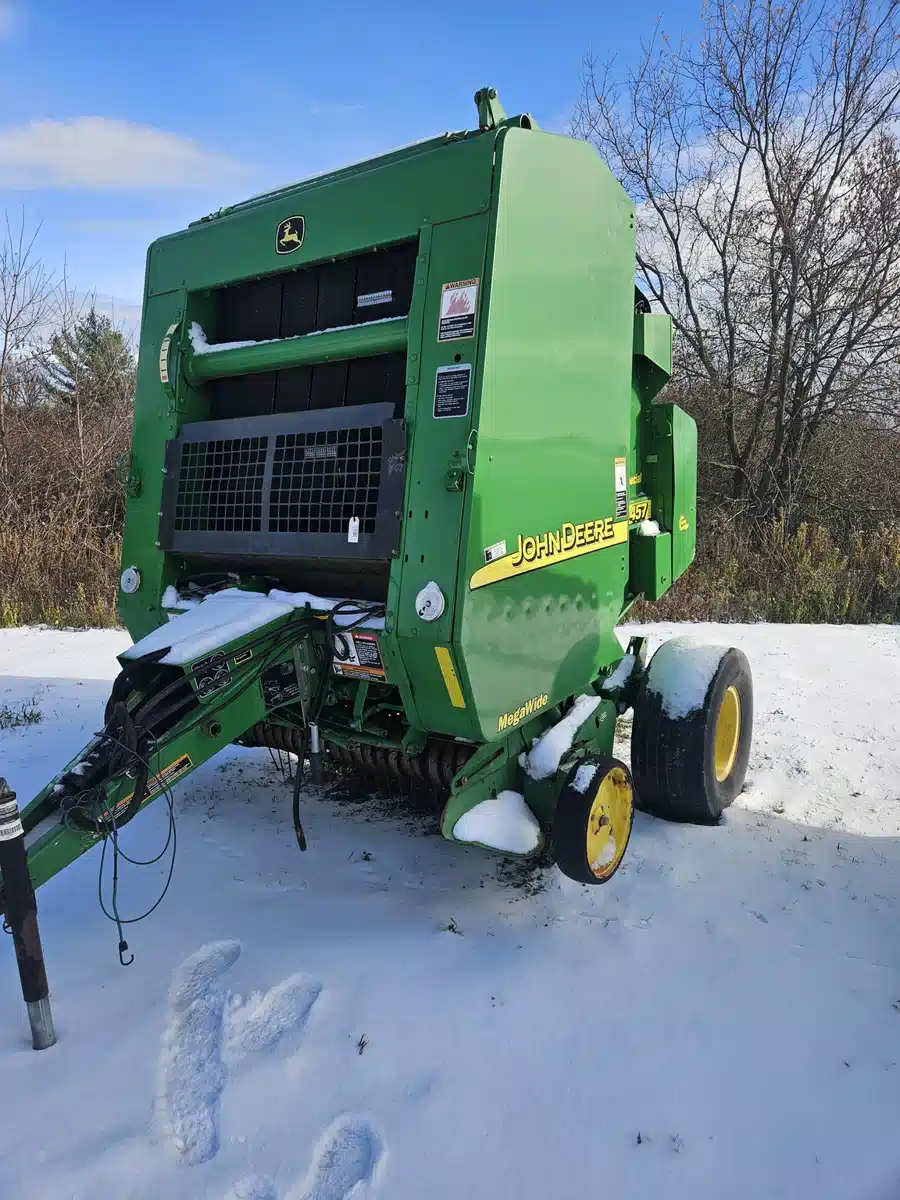 Gallery image 1 for 2005 John Deere 457SS Round Baler