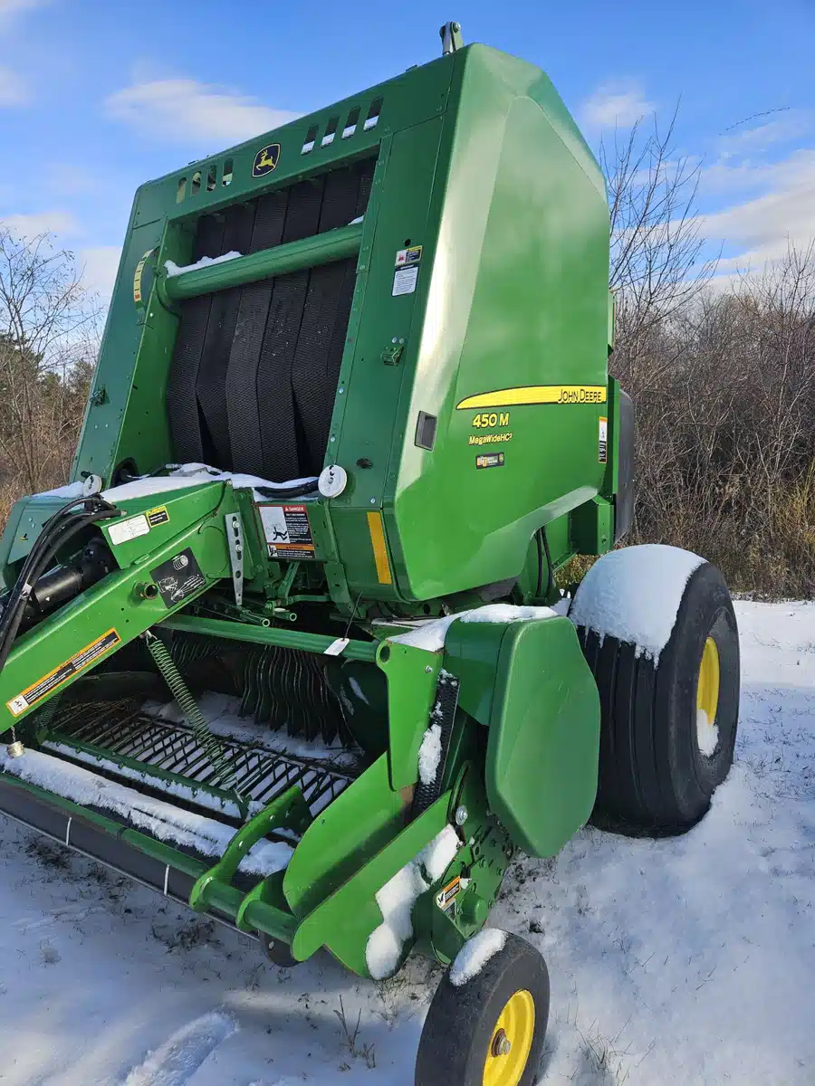 Gallery image 1 for Used 2019 John Deere 450M Round Baler