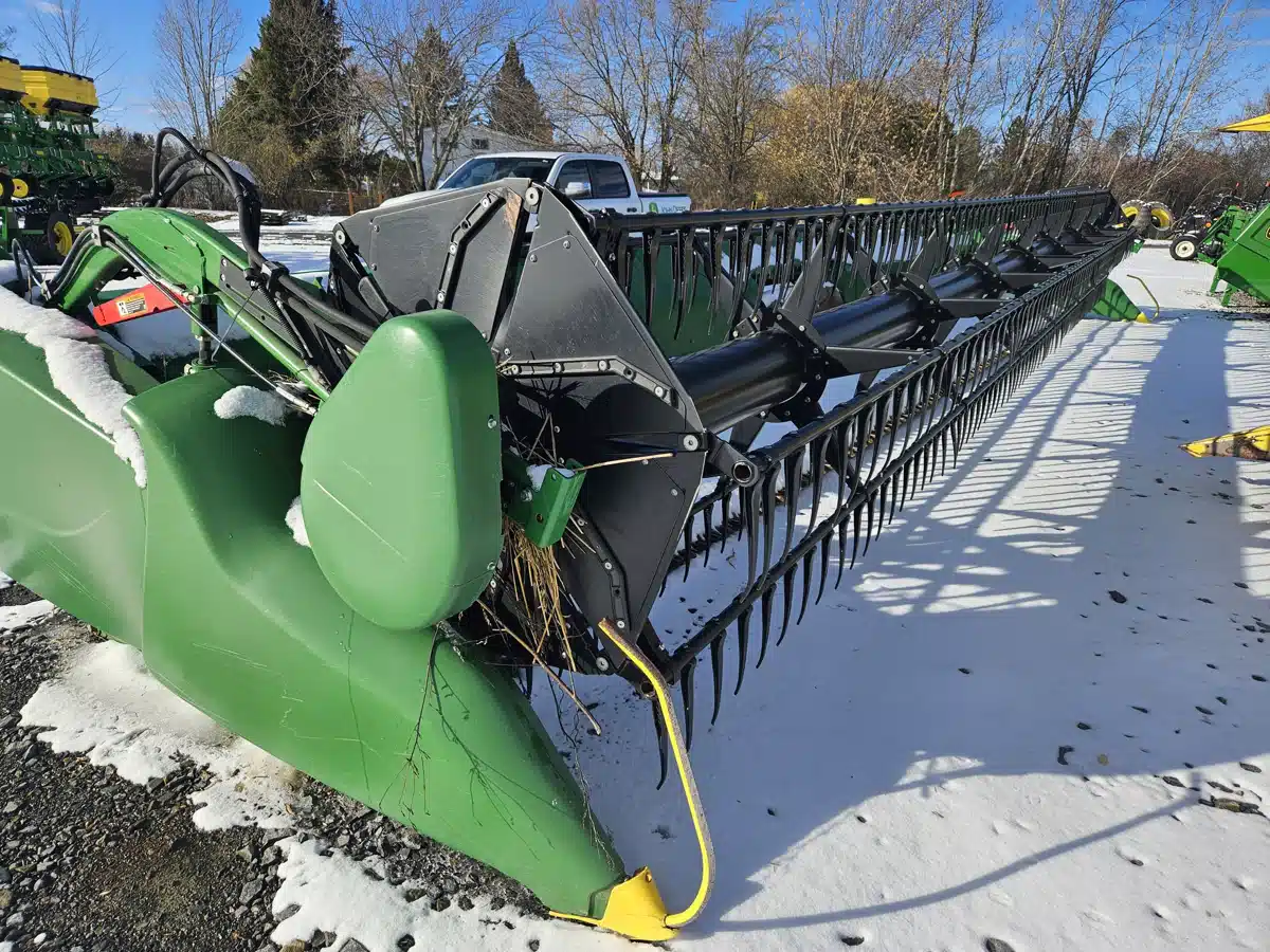 Gallery image 2 for Used 2019 John Deere 735FD Header - Draper