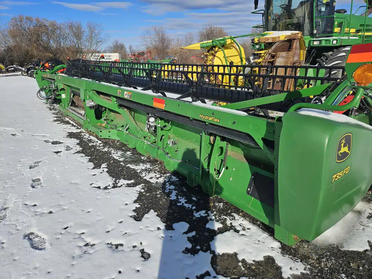 Gallery image 1 for Used 2019 John Deere 735FD Header - Draper