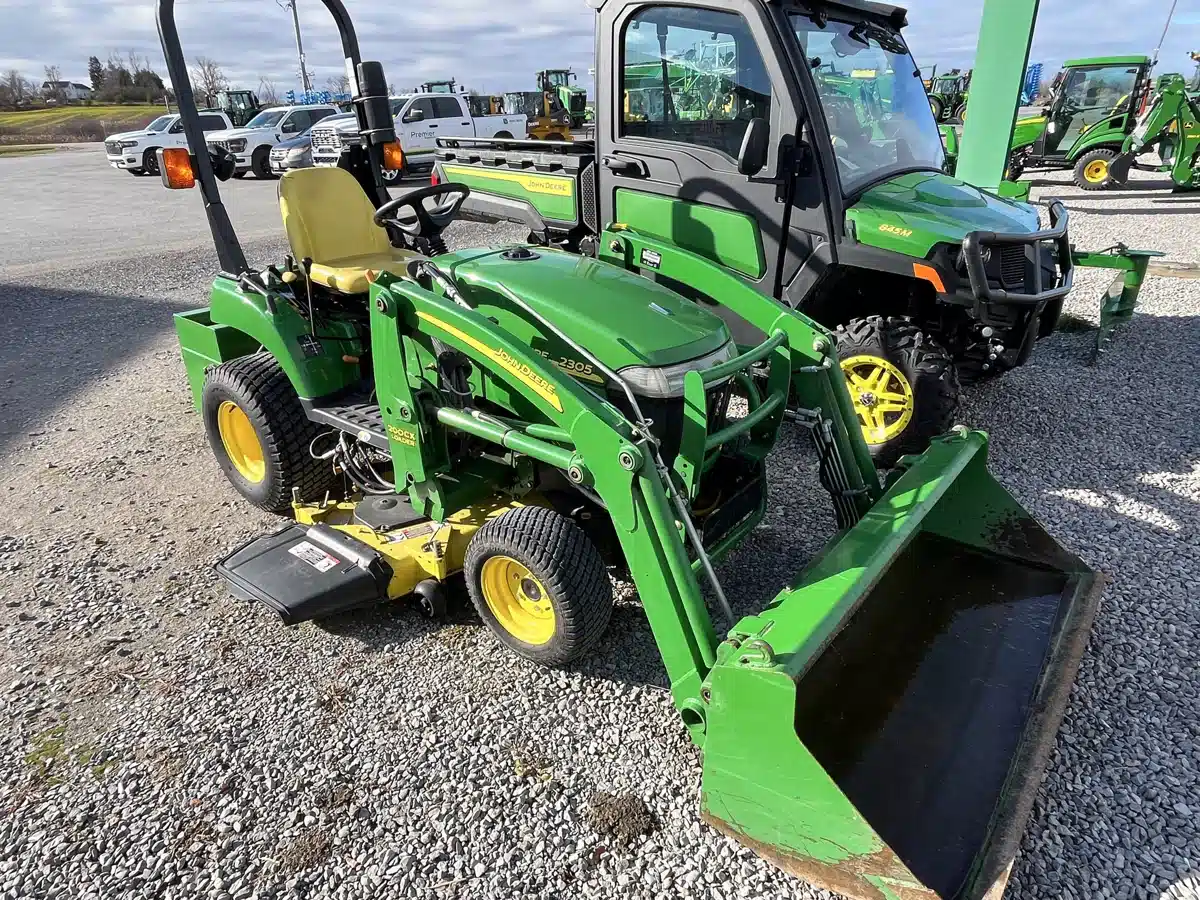 Gallery image 1 for Used John Deere 2305 Tractor