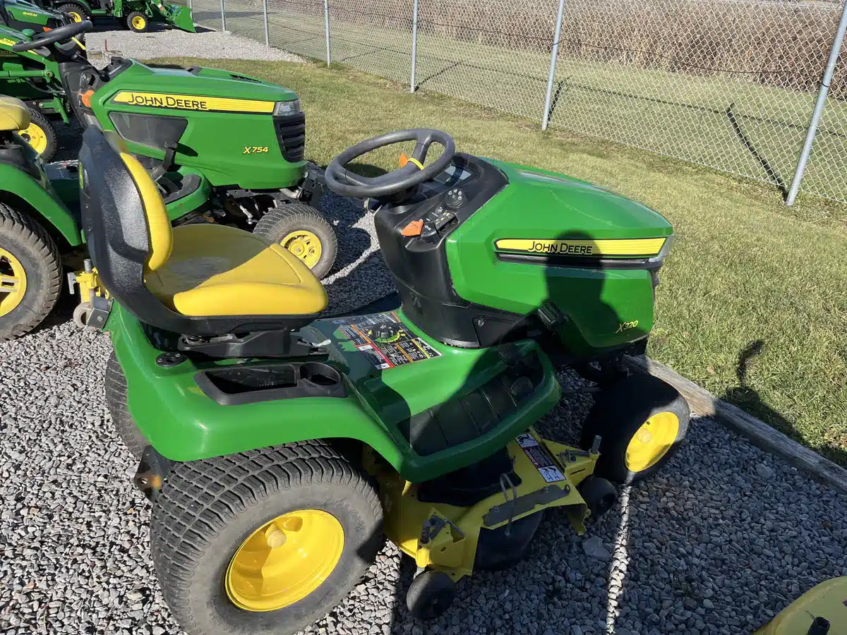 Gallery image 2 for 2014 John Deere X320 Lawn Tractor