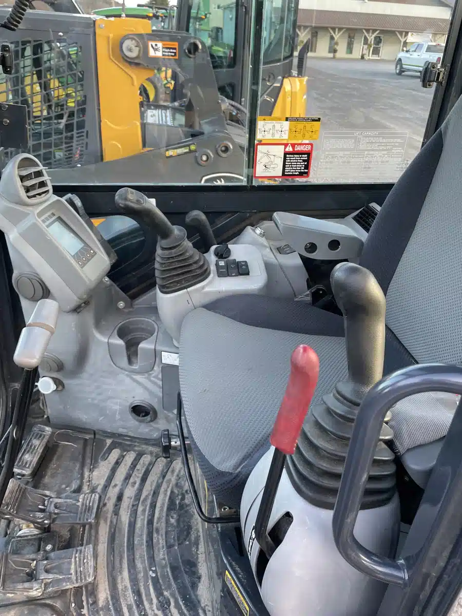 Gallery image 2 for Used 2016 John Deere 35G Excavator