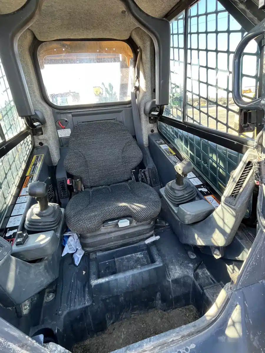 Gallery image 2 for 2014 John Deere 323E Track Loader