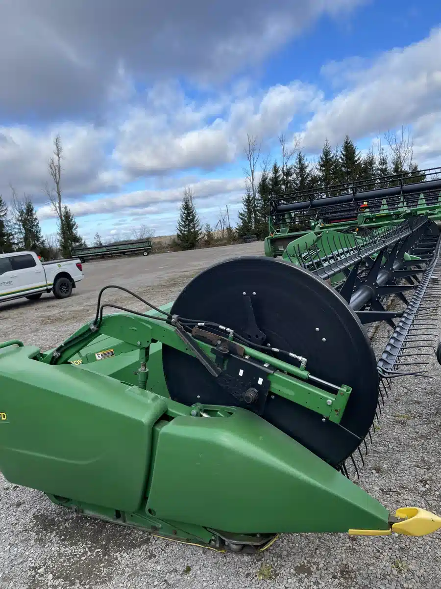 Gallery image 1 for 2012 John Deere 640FD Header - Draper