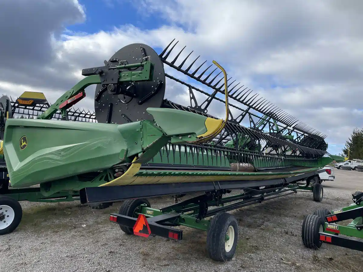 Gallery image 1 for 2021 John Deere HD40R Header - Draper