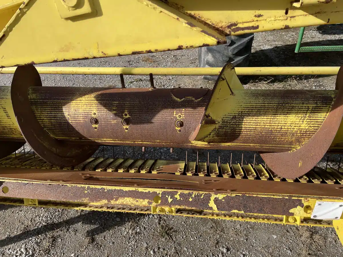 Gallery image 2 for Used 1998 John Deere 645A Windrower