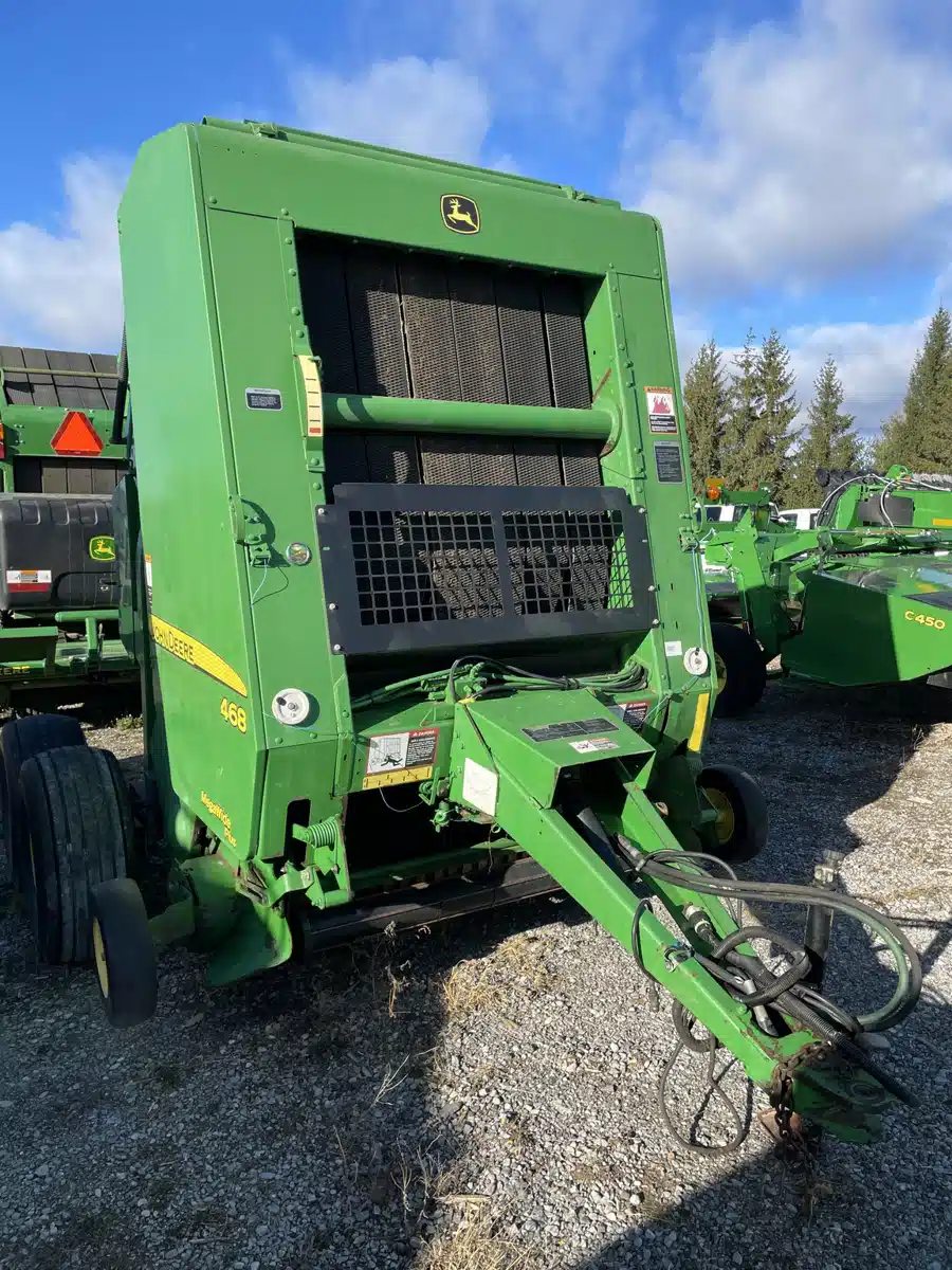 Gallery image 2 for 2008 John Deere 468 Round Baler