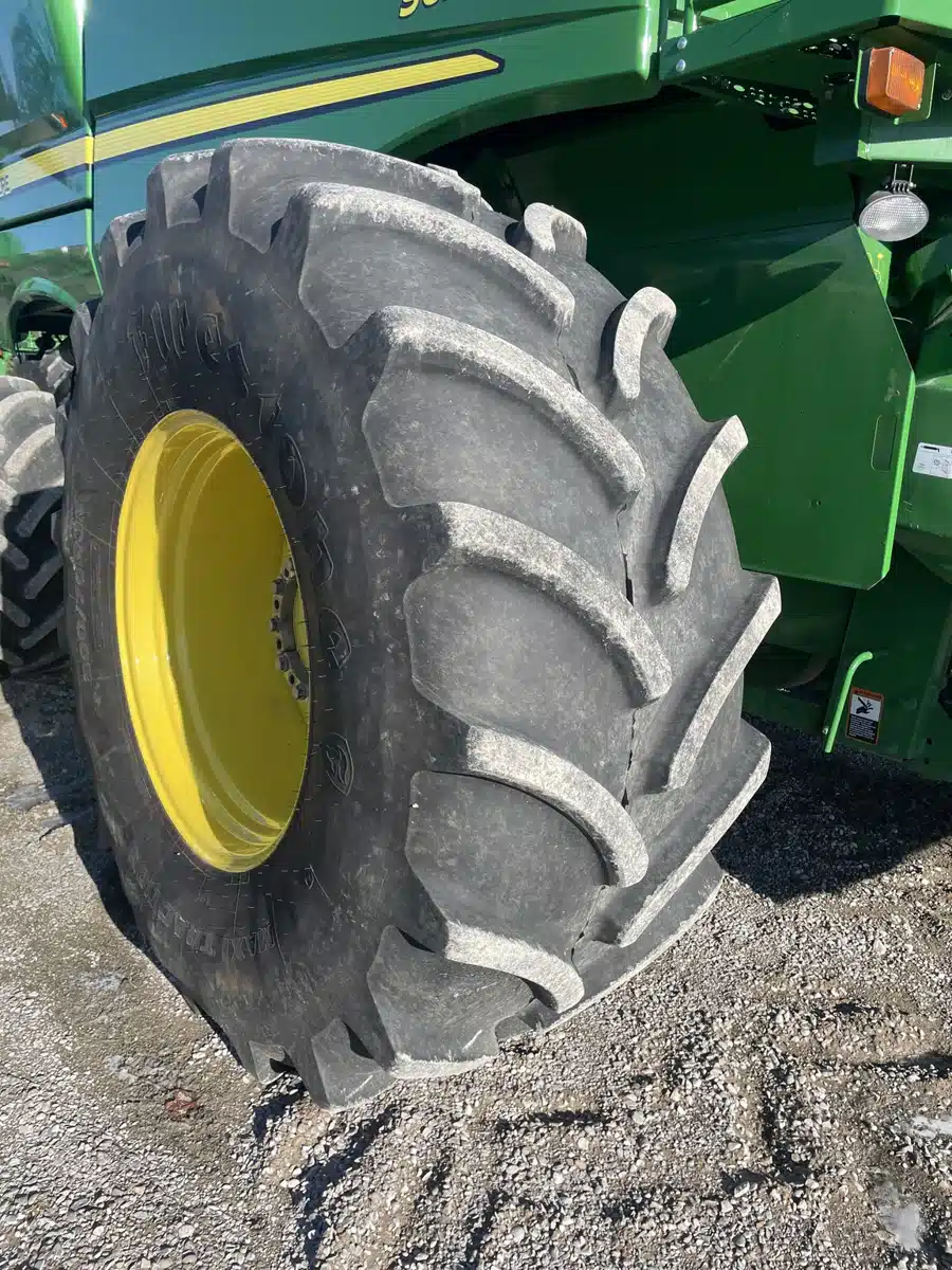 Gallery image 1 for Firestone 800/70R38 Tires