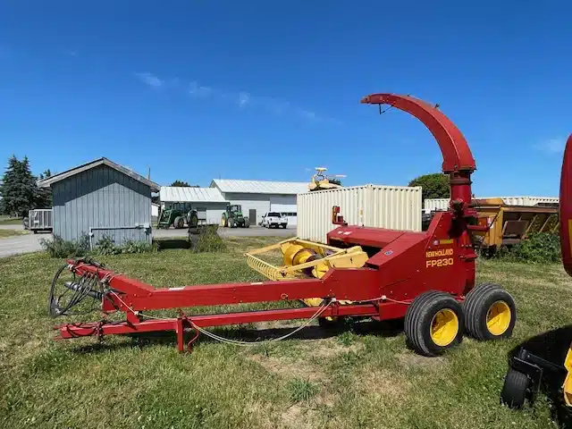 Gallery image 1 for New Holland FP230 Forage Harvester
