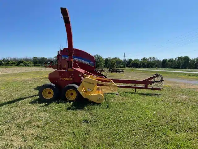 Gallery image 2 for New Holland FP230 Forage Harvester