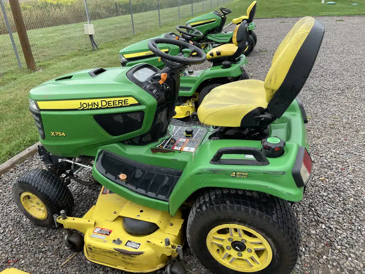 Gallery image 2 for 2015 John Deere X754 Lawn Tractor