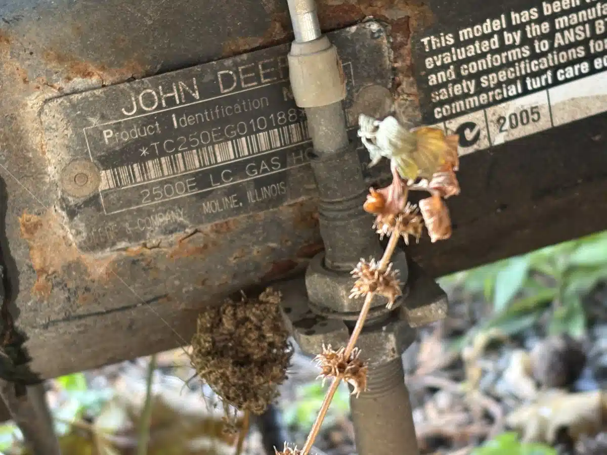 Gallery image 2 for 2005 John Deere 2500E Mower - Golf Green