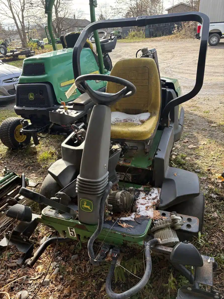 Gallery image 1 for 2005 John Deere 2500E Mower - Golf Green