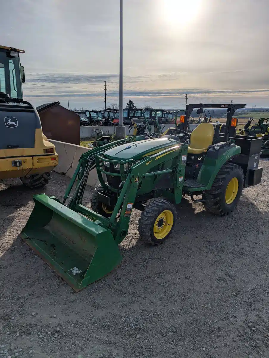 Gallery image 1 for 2017 John Deere 2032R Tractor