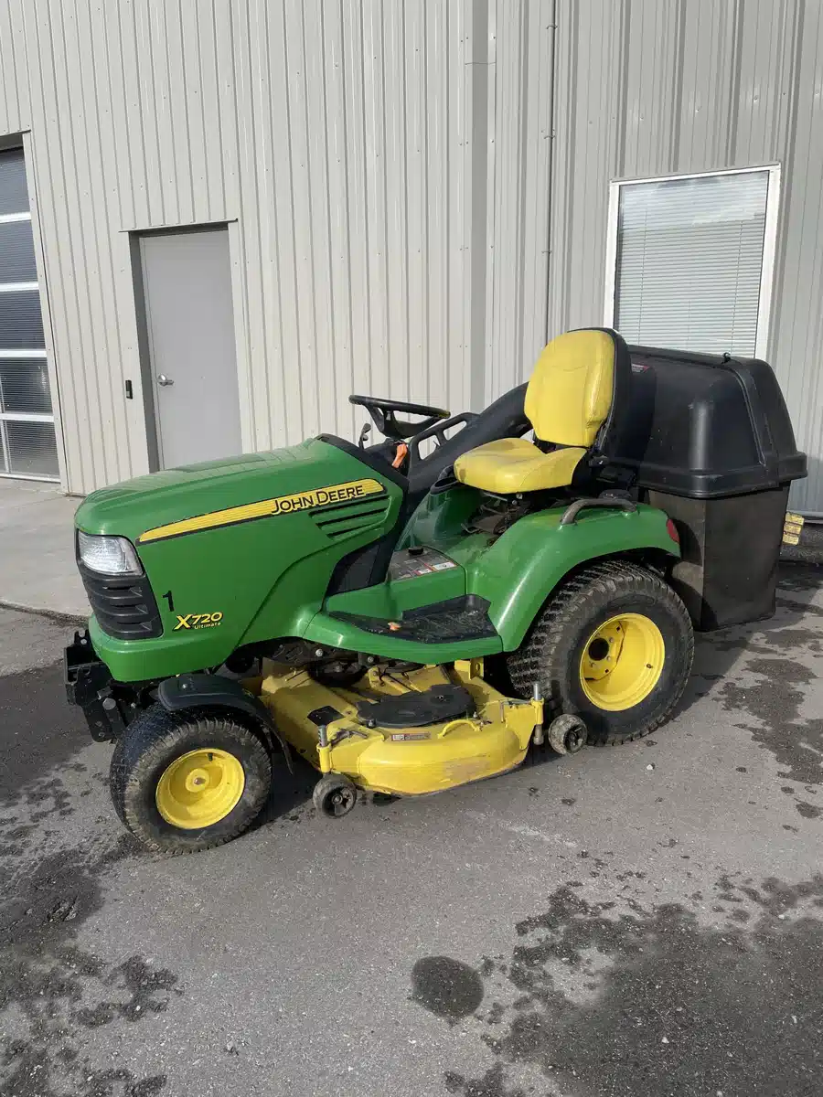 Gallery image 1 for 2011 John Deere X720 Lawn Tractor
