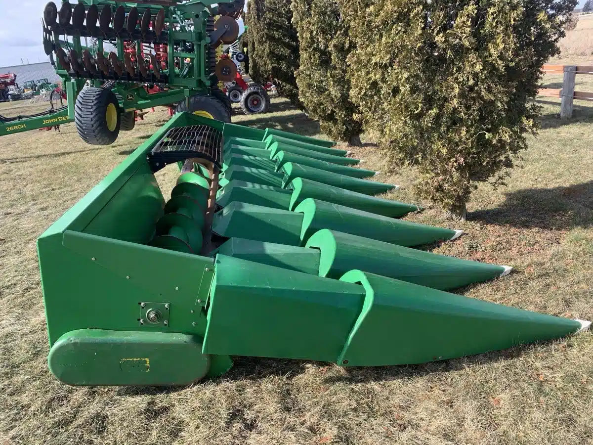 Gallery image 1 for 1987 John Deere 843 Header - Row Crop
