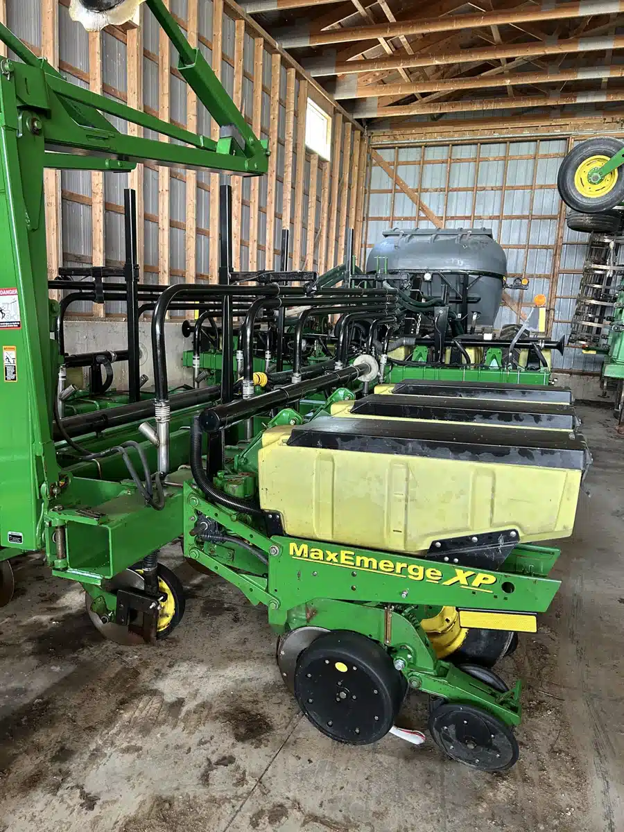 Gallery image 2 for 2008 John Deere 1770 Planter