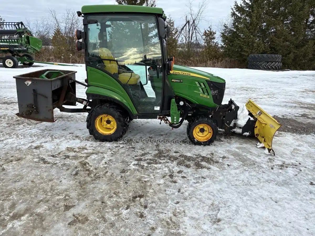 Gallery image 1 for 2021 John Deere 1025R Tractor
