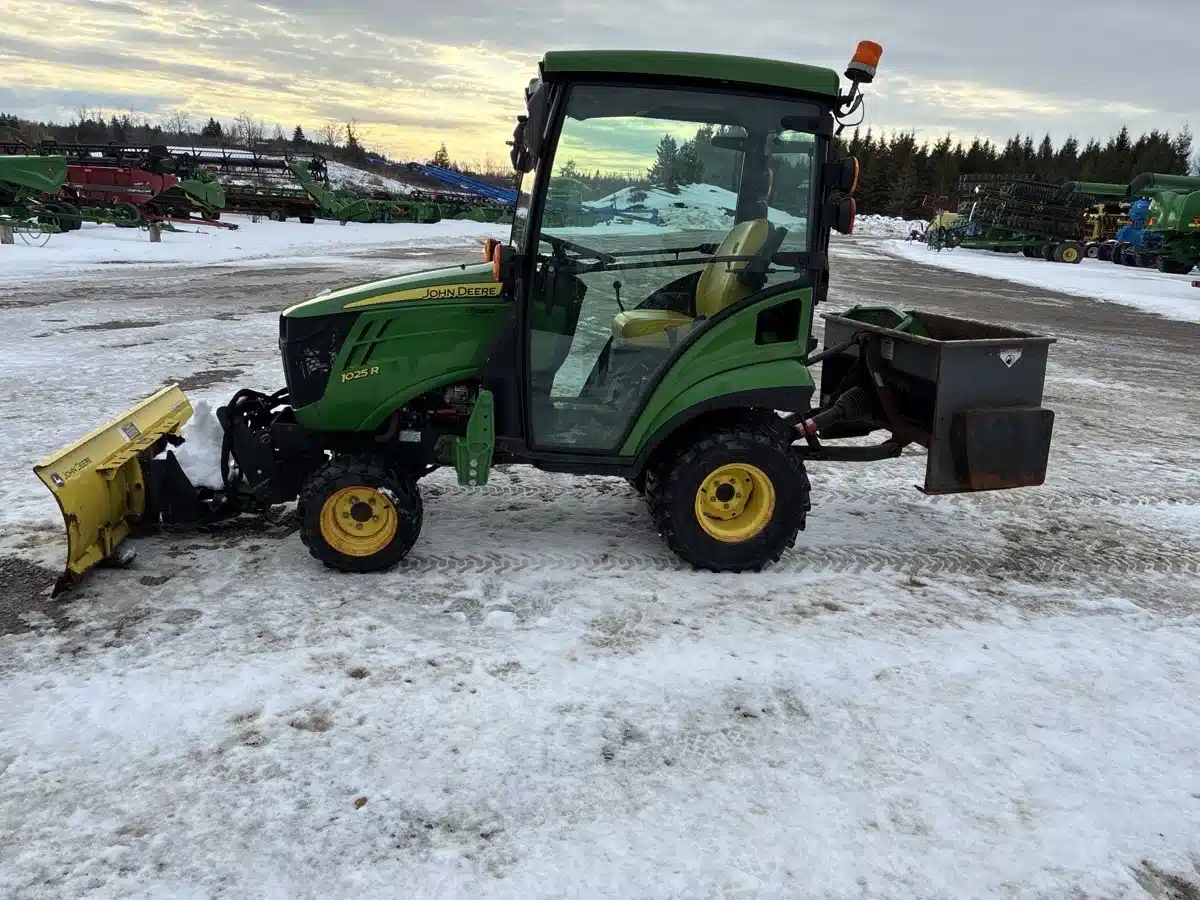 Gallery image 2 for 2021 John Deere 1025R Tractor