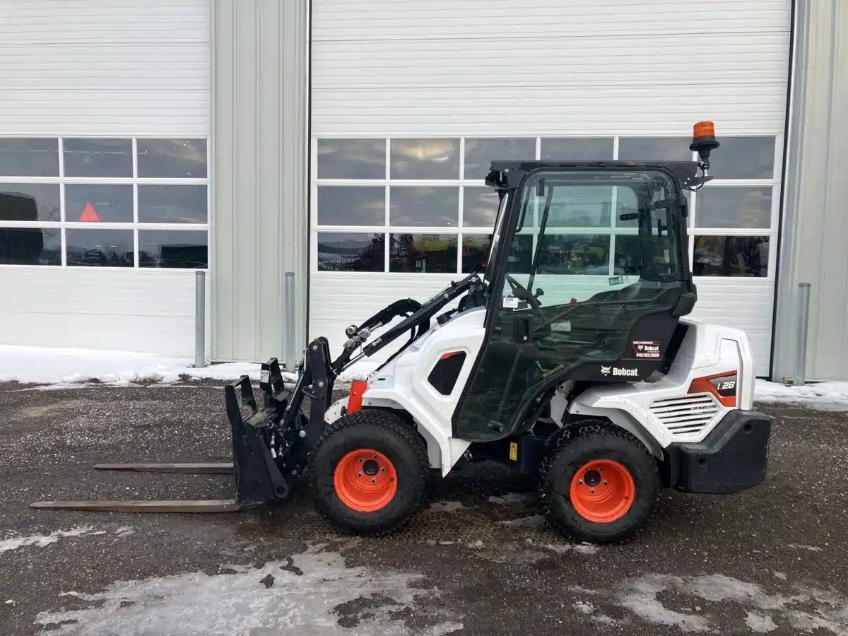 Gallery image 2 for 2022 Bobcat L28 Tractor Loader