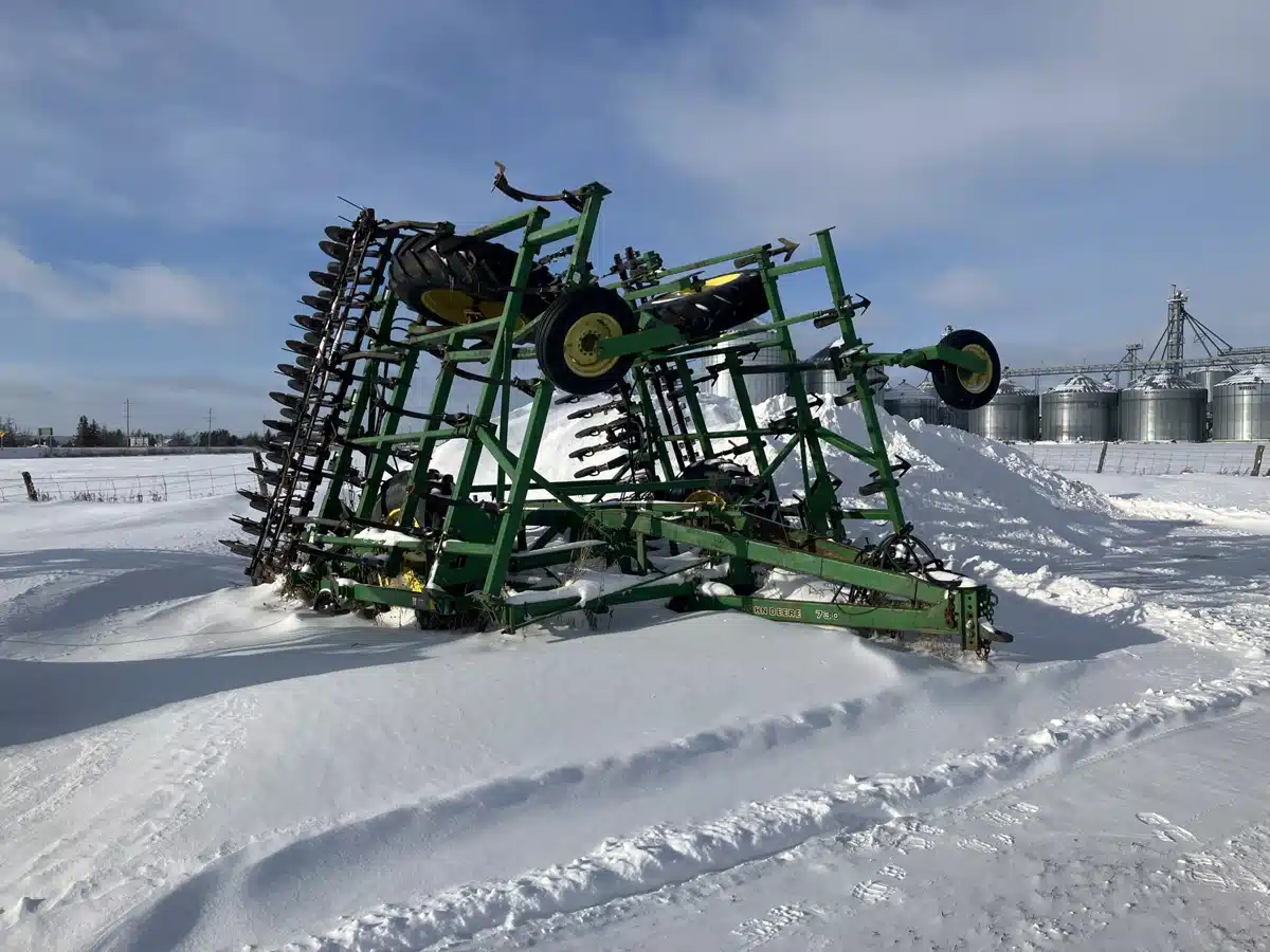Used John Deere 730 Chisel Plow