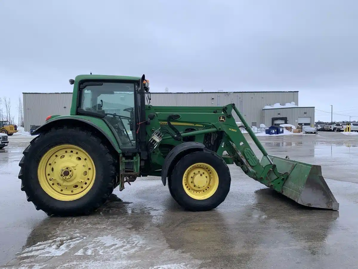 Gallery image 1 for 2012 John Deere 7330 Tractor