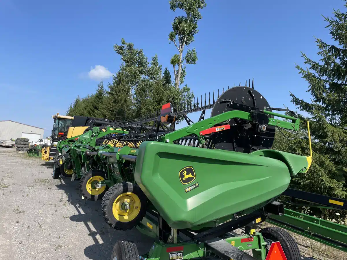 Gallery image 2 for Used 2023 John Deere HD40F Header - Draper
