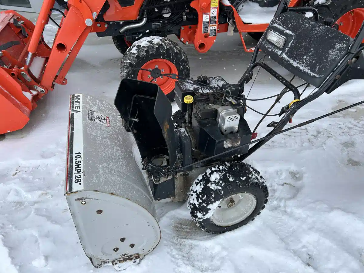 Gallery image 2 for 2002 White Outdoor 10-28 Snow Blower