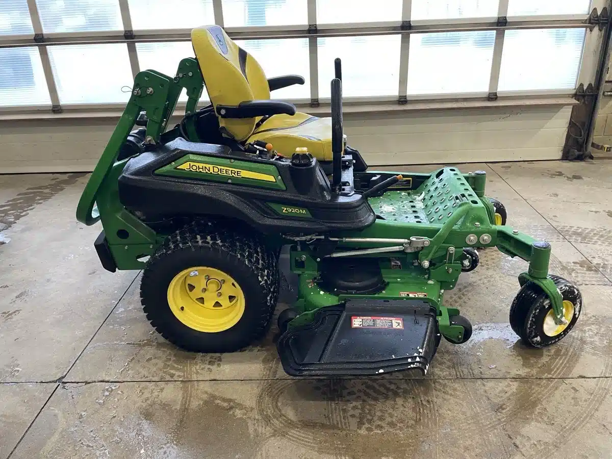 Gallery image 1 for 2022 John Deere Z920M Mower - Zero Turn