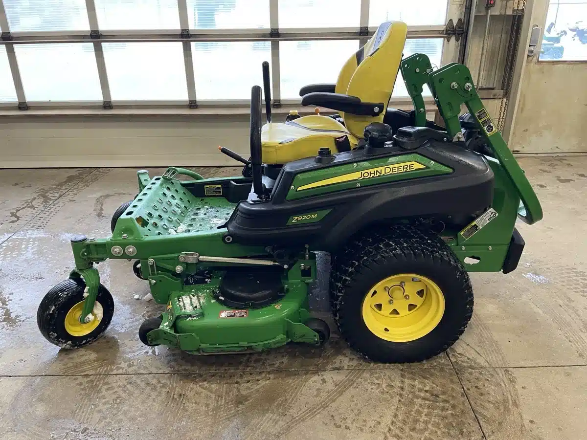 Gallery image 2 for 2022 John Deere Z920M Mower - Zero Turn
